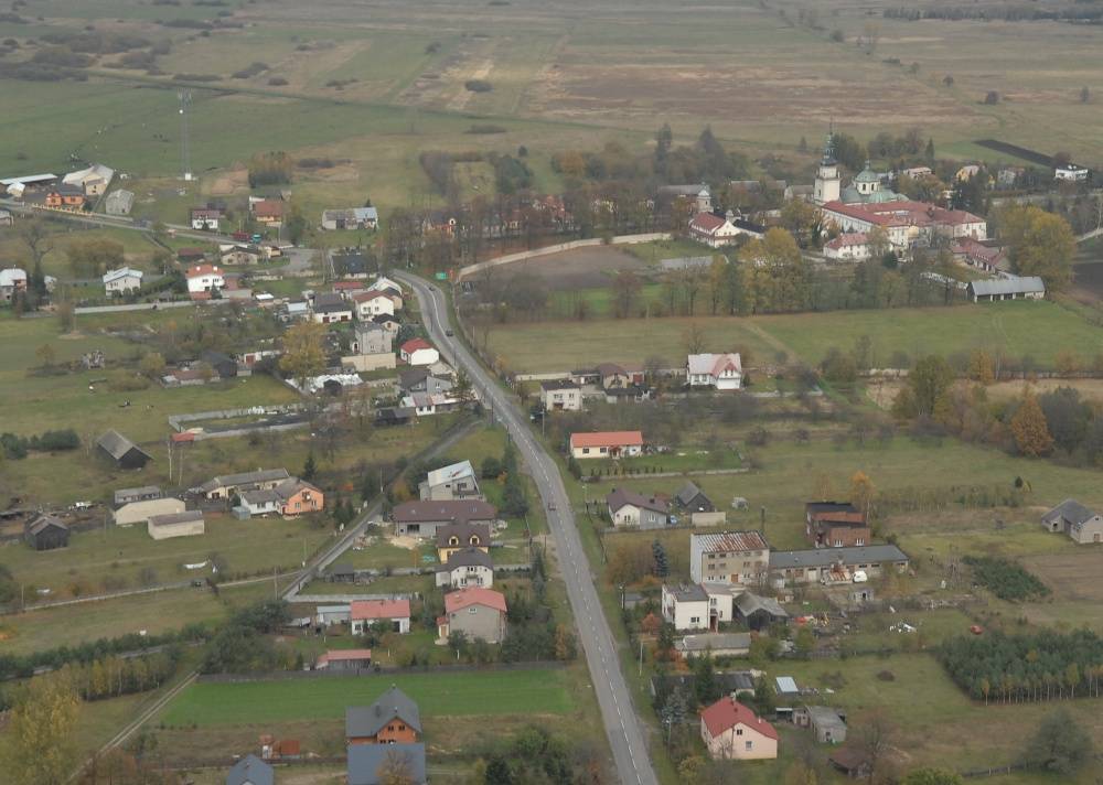 : Miejscowość Aleksandrówka z lotu ptaka (Fot. W. Skalik).